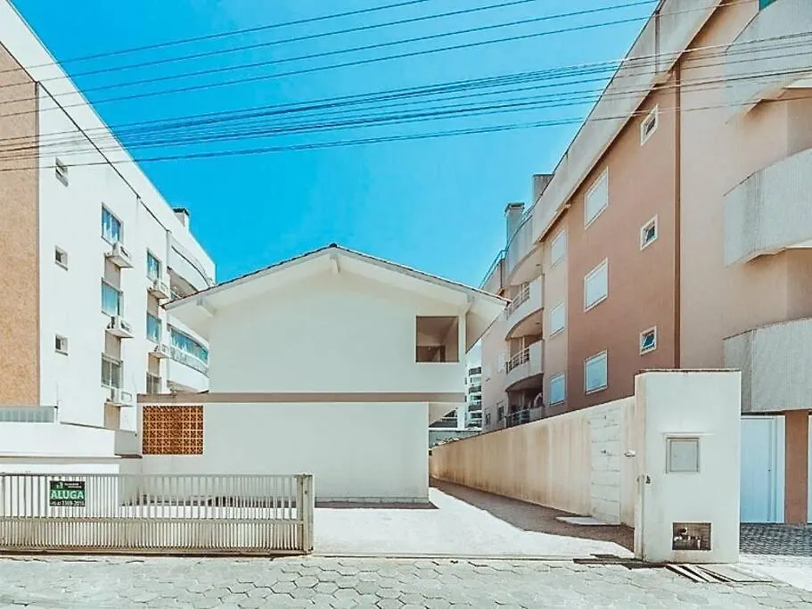 Villa Sobrado A 100 Metros Do Mar Bombinhas 0*,  Brasile
